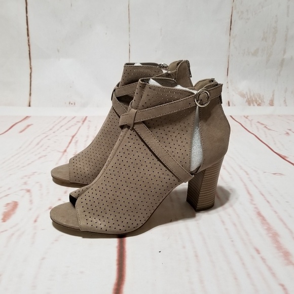 Madden NYC Bryin Taupe Women's Booties - Picture 3 of 8